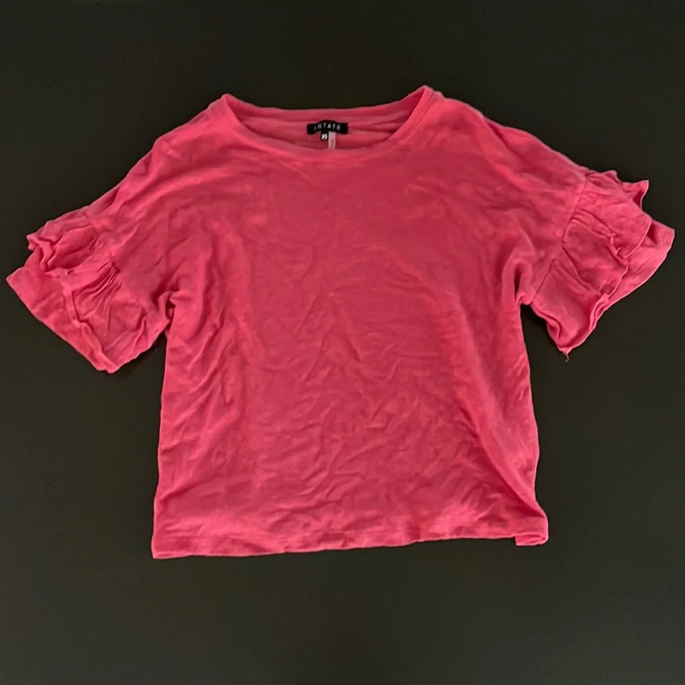 1. State Ruffled Tee - Picture 1 of 2